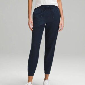 Lululemon Soft Jersey Classic-Fit Mid-Rise 7/8 Jogger in True Navy, Size 8